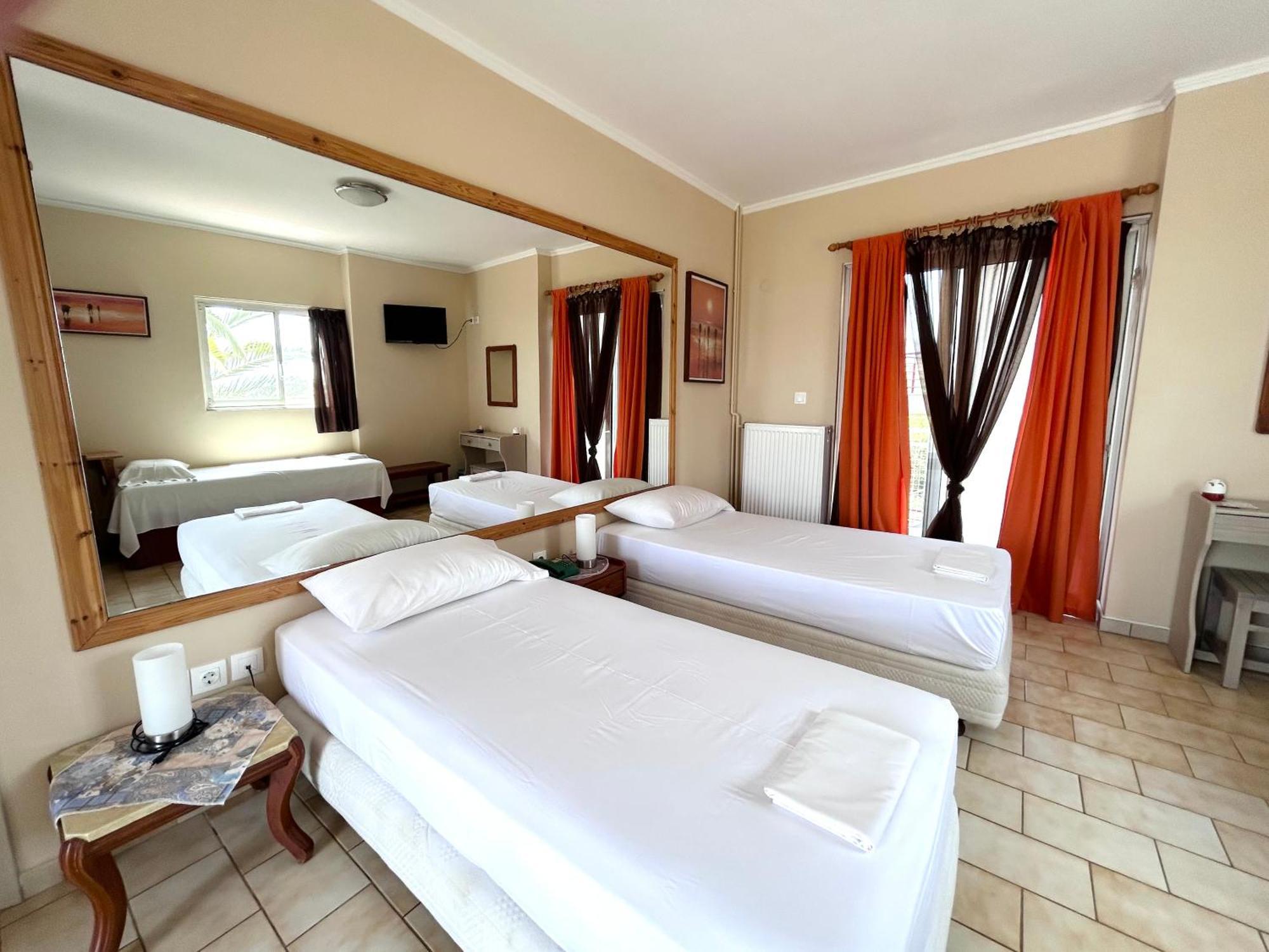 Bay Holiday Hotel & Spa Karavómilos Buitenkant foto