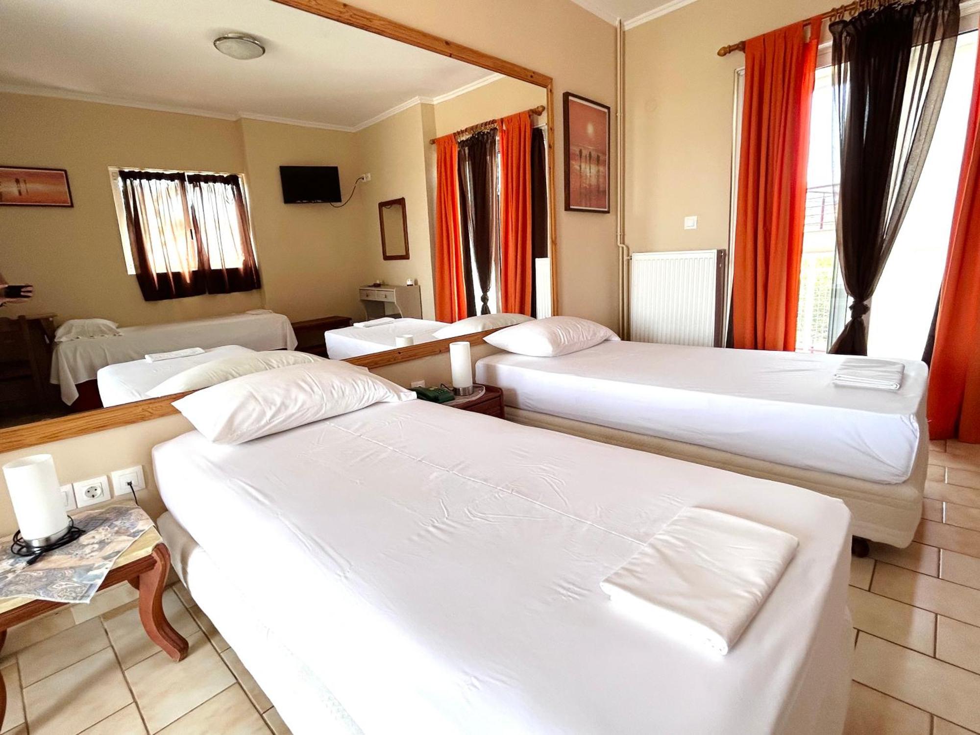 Bay Holiday Hotel & Spa Karavómilos Buitenkant foto