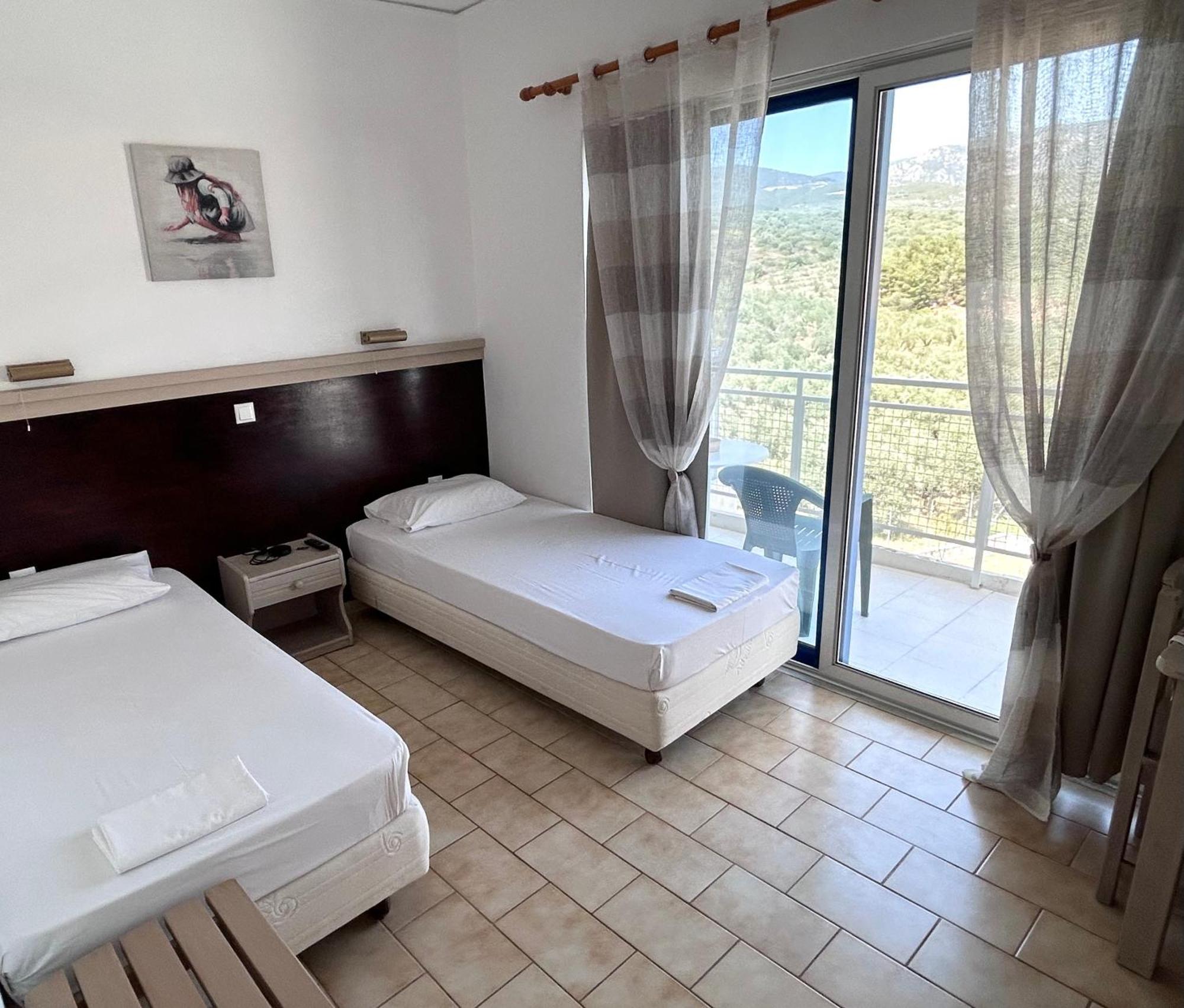 Bay Holiday Hotel & Spa Karavómilos Buitenkant foto
