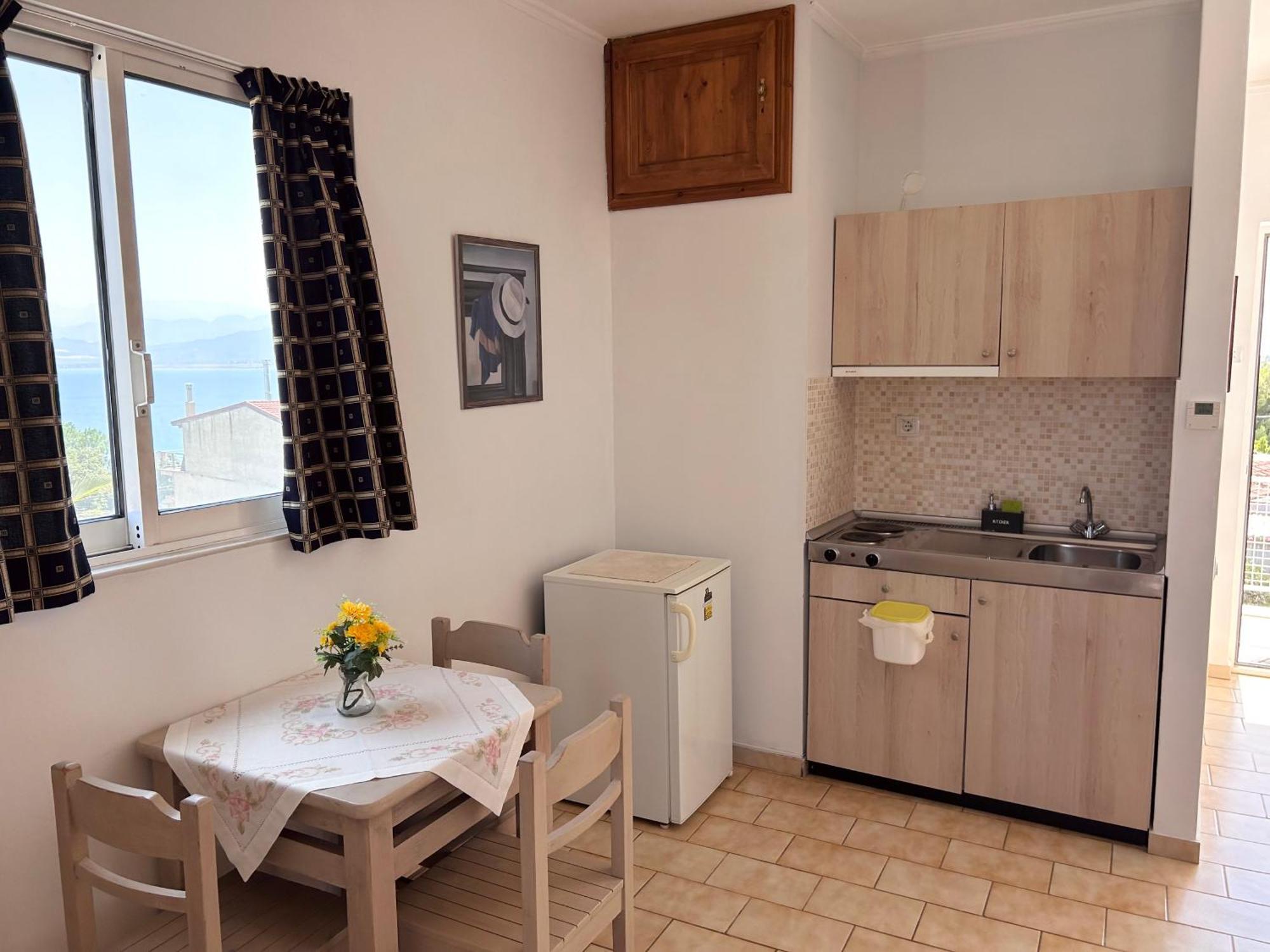 Bay Holiday Hotel & Spa Karavómilos Buitenkant foto