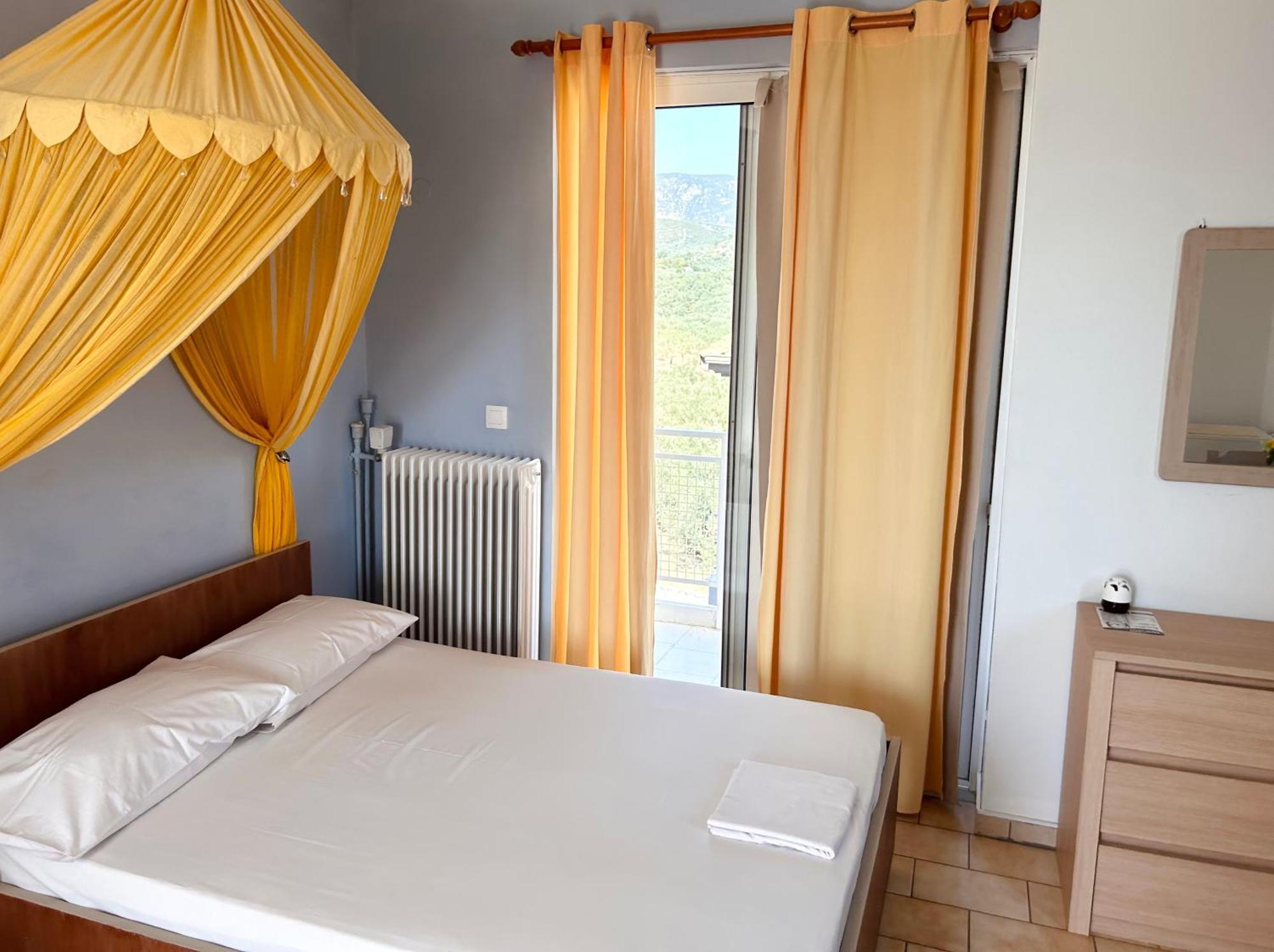 Bay Holiday Hotel & Spa Karavómilos Buitenkant foto