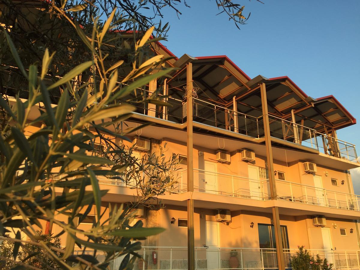 Bay Holiday Hotel & Spa Karavómilos Buitenkant foto